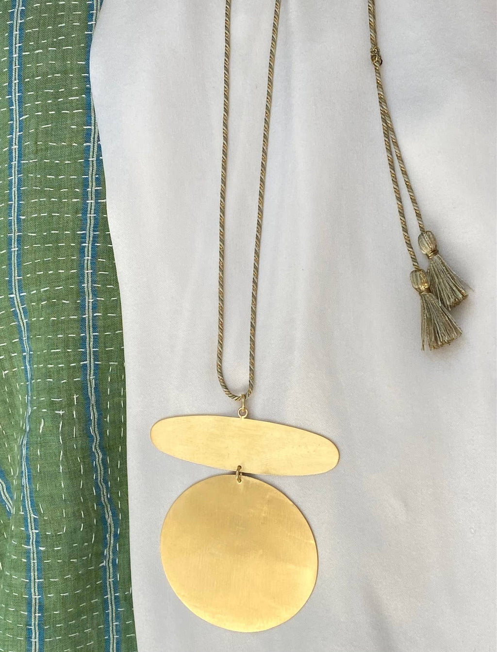 Brushed gold wire necklace and pendant - Agraa